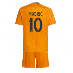 Real Madrid Luka Modric #10 Borte skjorte til barn 2024-25 Kortermet (+ korte bukser)